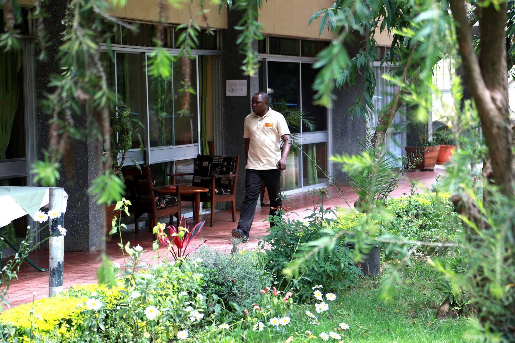 Equator Hotel Arusha Exterior foto