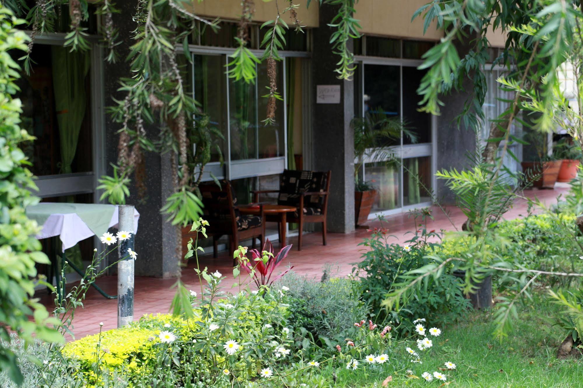 Equator Hotel Arusha Exterior foto